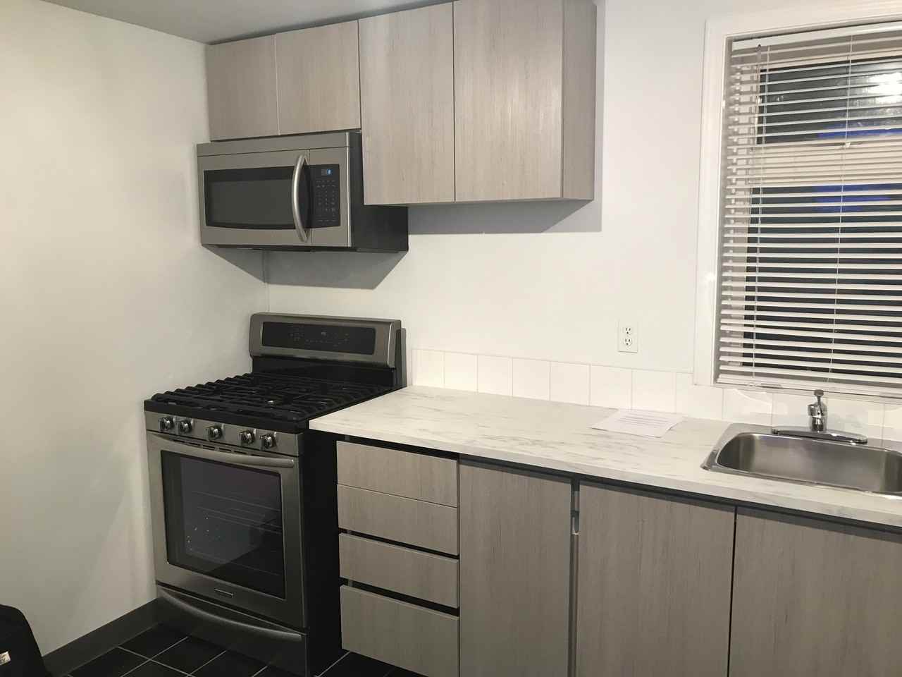 1517 Comox Street #7 - Photo 7 of 8