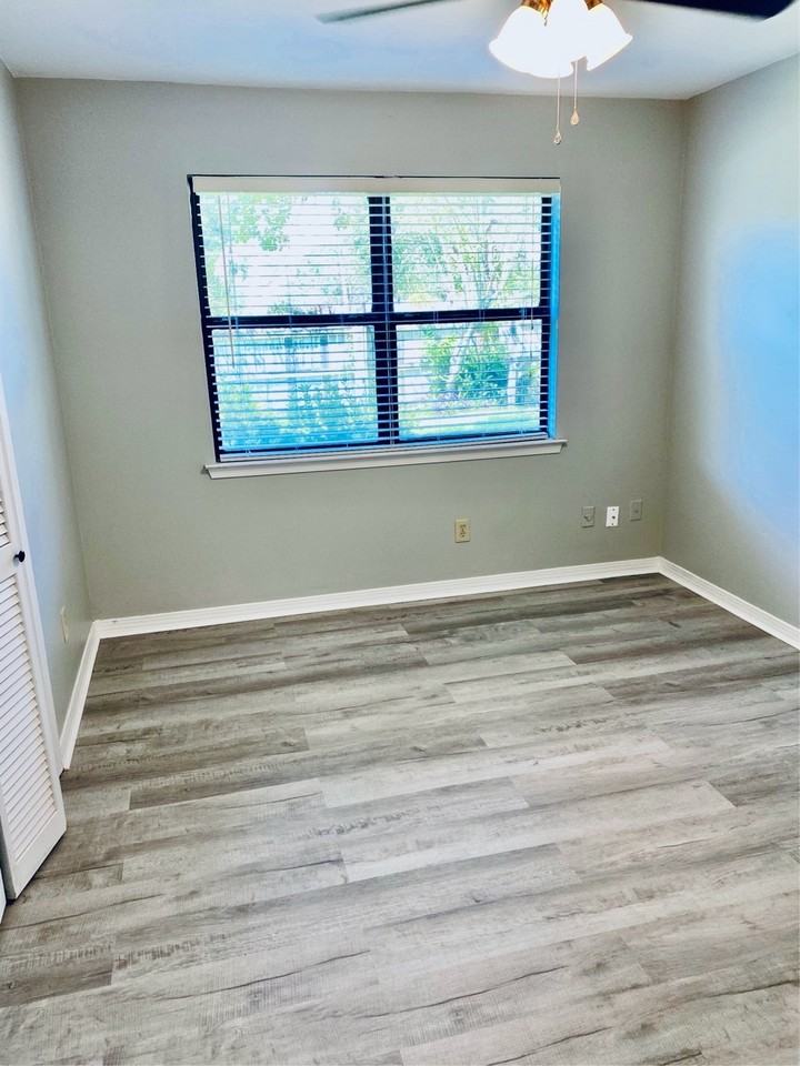 200 Autumn Dr #1A - Photo 4 of 9