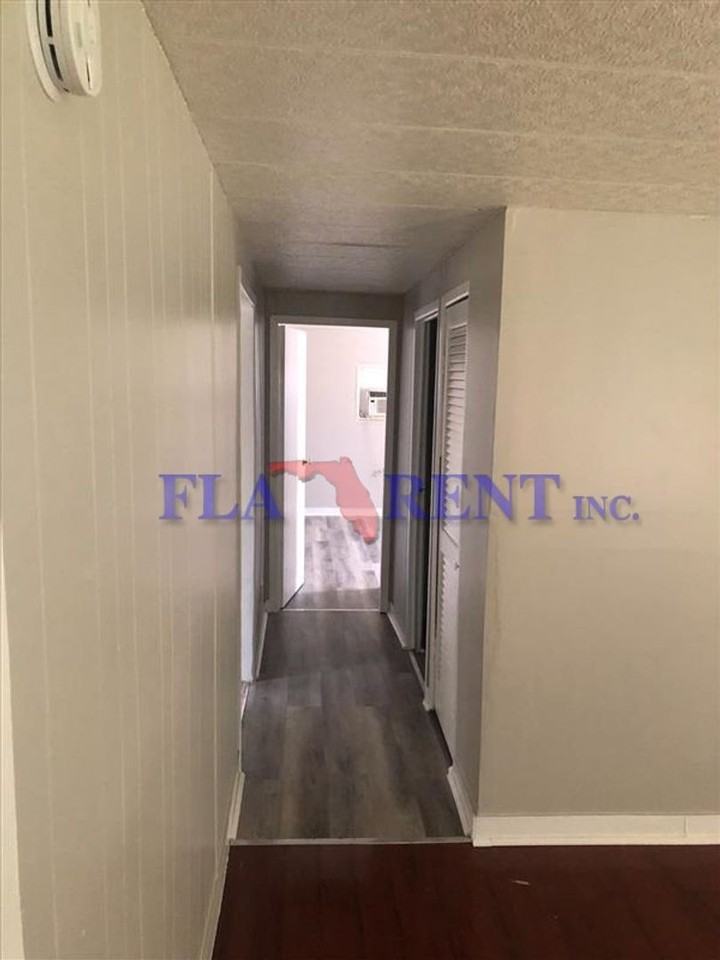 8281 Charlin Pkwy - Photo 4 of 10