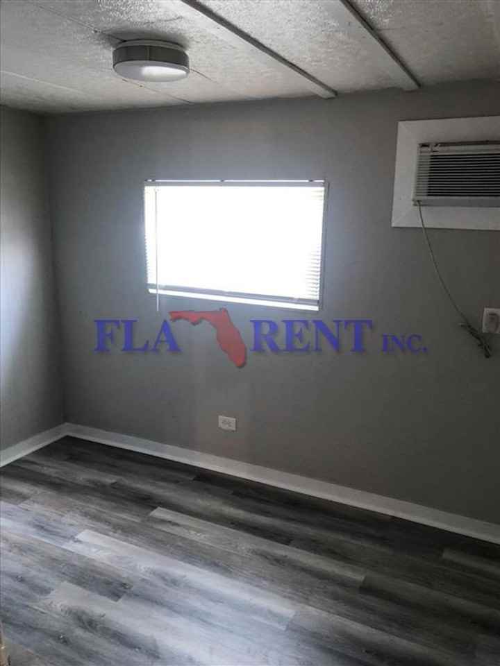 8281 Charlin Pkwy - Photo 5 of 10