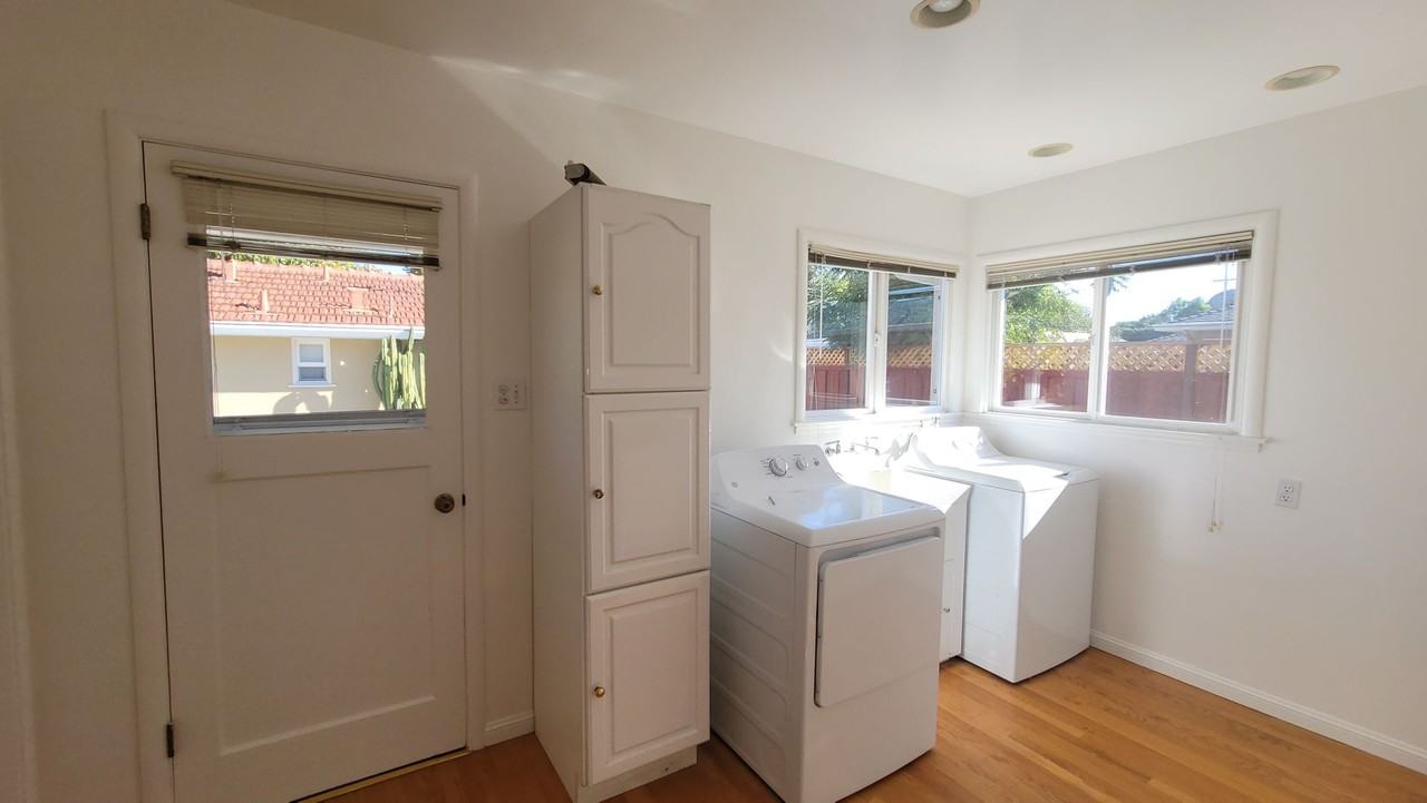 216 Cypress Ave - Photo 5 of 9