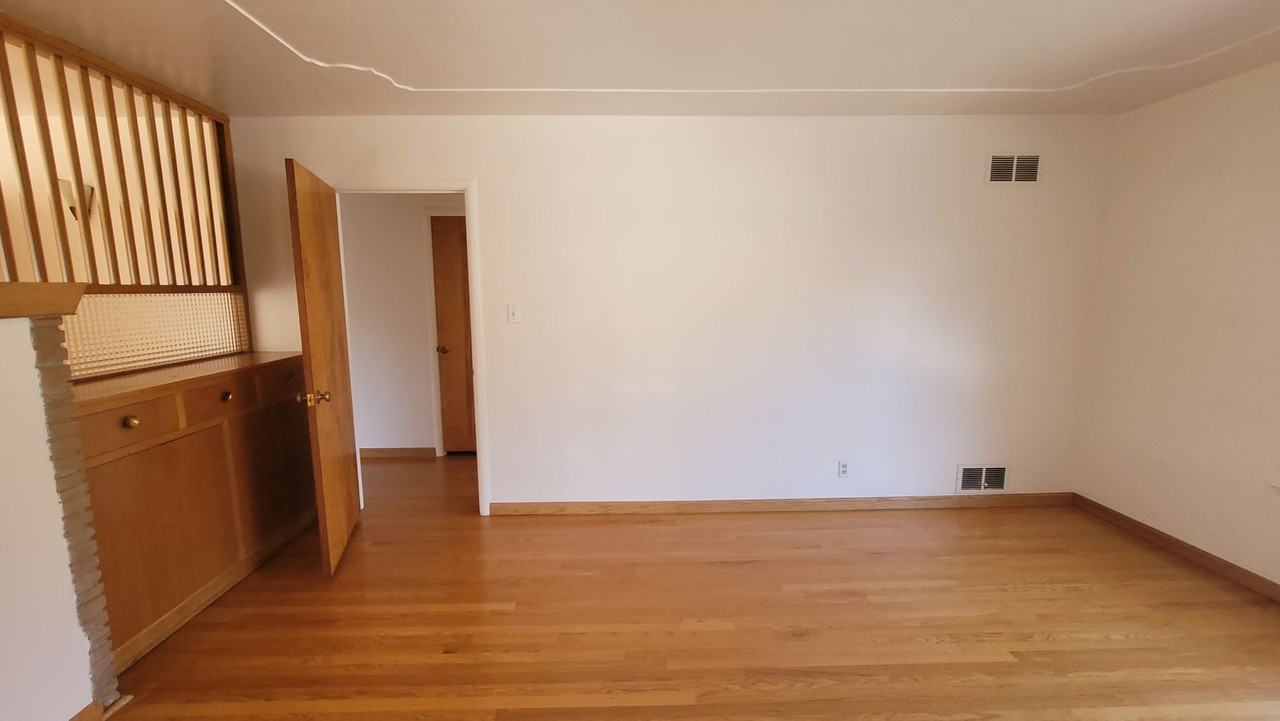 216 Cypress Ave - Photo 7 of 9