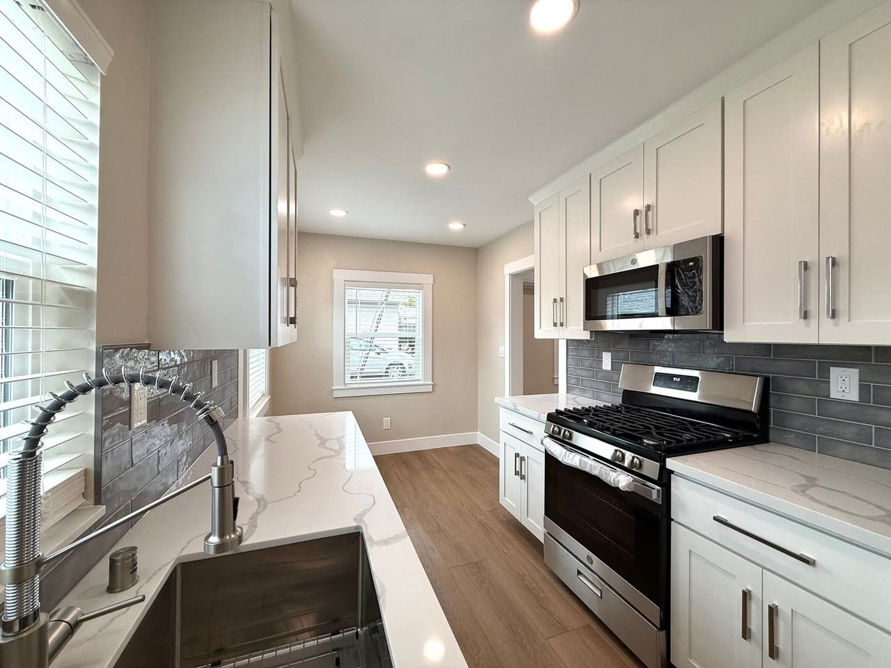 511 Sierra Blvd - Photo 4 of 11