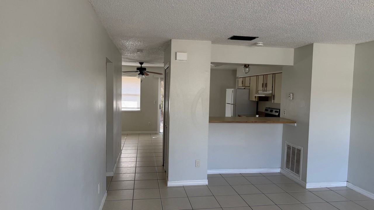 121 Cascade St #A - Photo 4 of 15