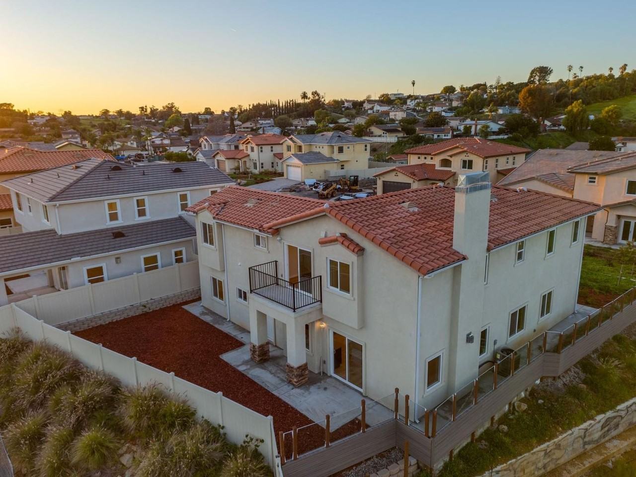 8561 Grove Hill Ct - Photo 4 of 49