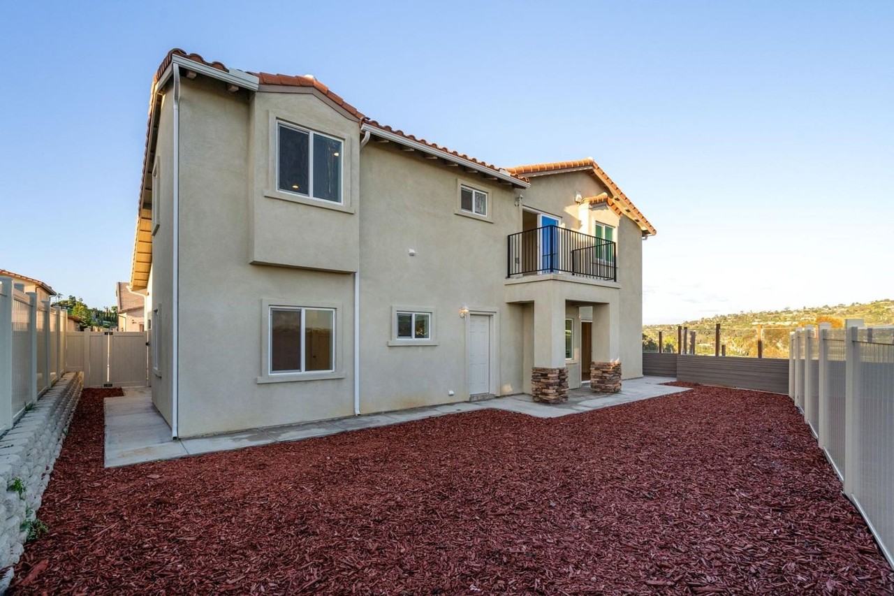 8561 Grove Hill Ct - Photo 5 of 49