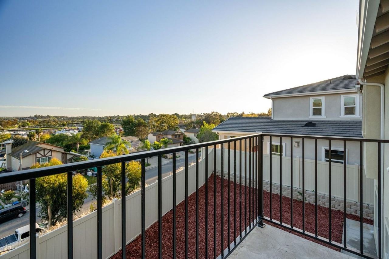 8561 Grove Hill Ct - Photo 7 of 49