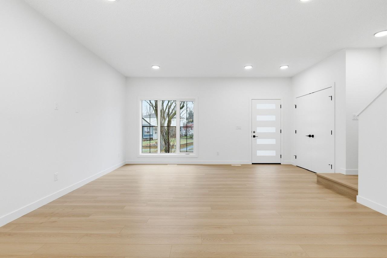 9604 76 St NW - Photo 4 of 20