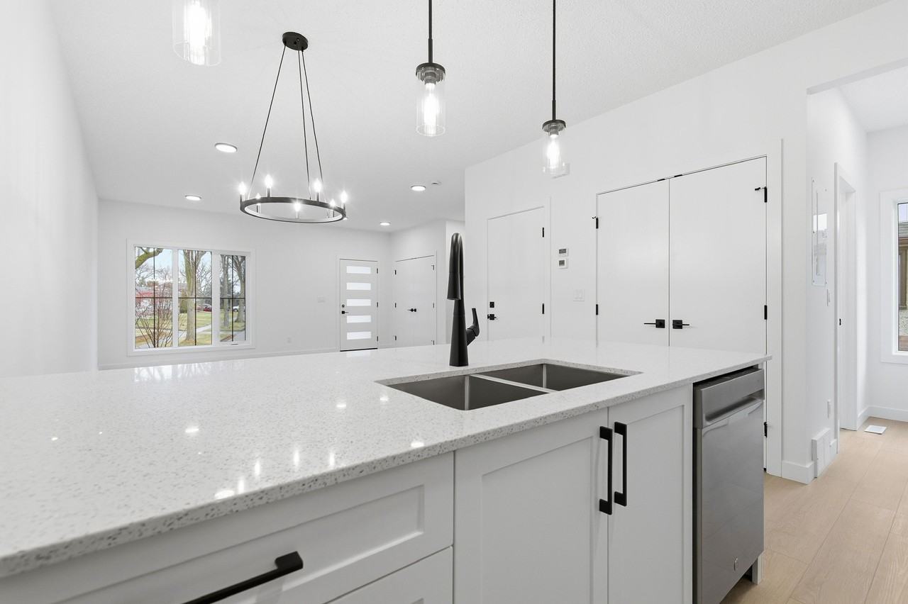 9604 76 St NW - Photo 6 of 20