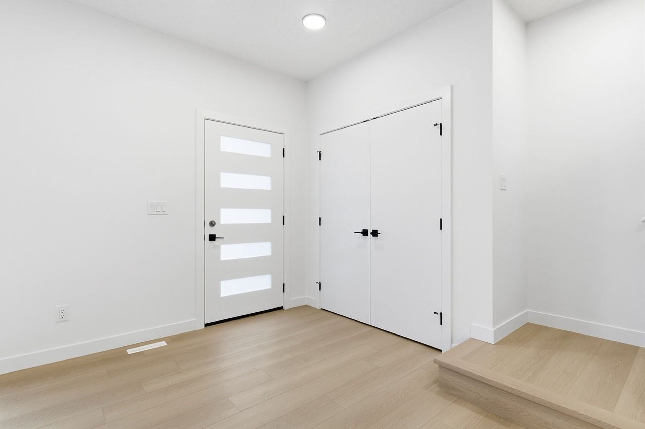 9604 76 St NW - Photo 7 of 20