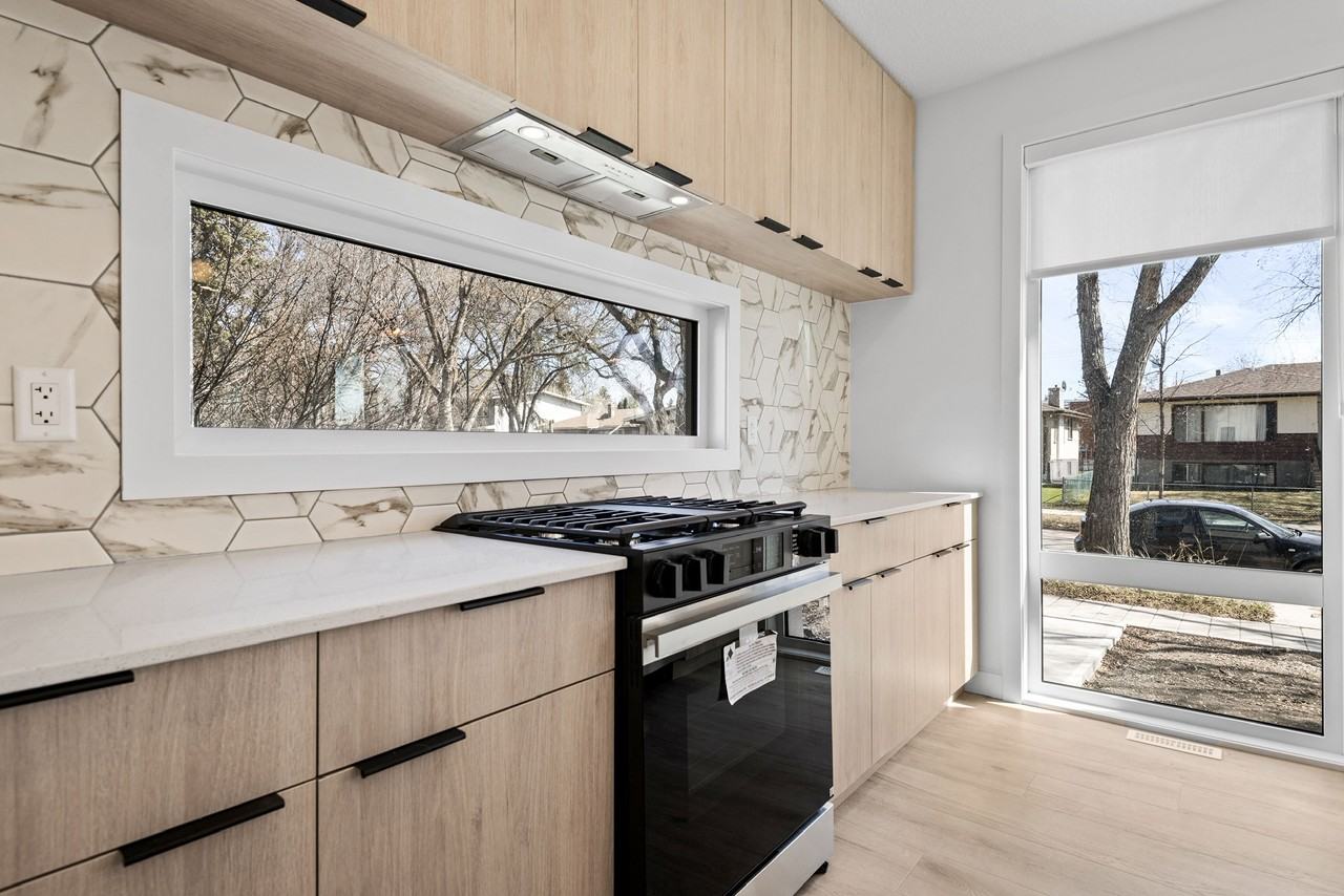 12502 117 Ave NW - Photo 3 of 20