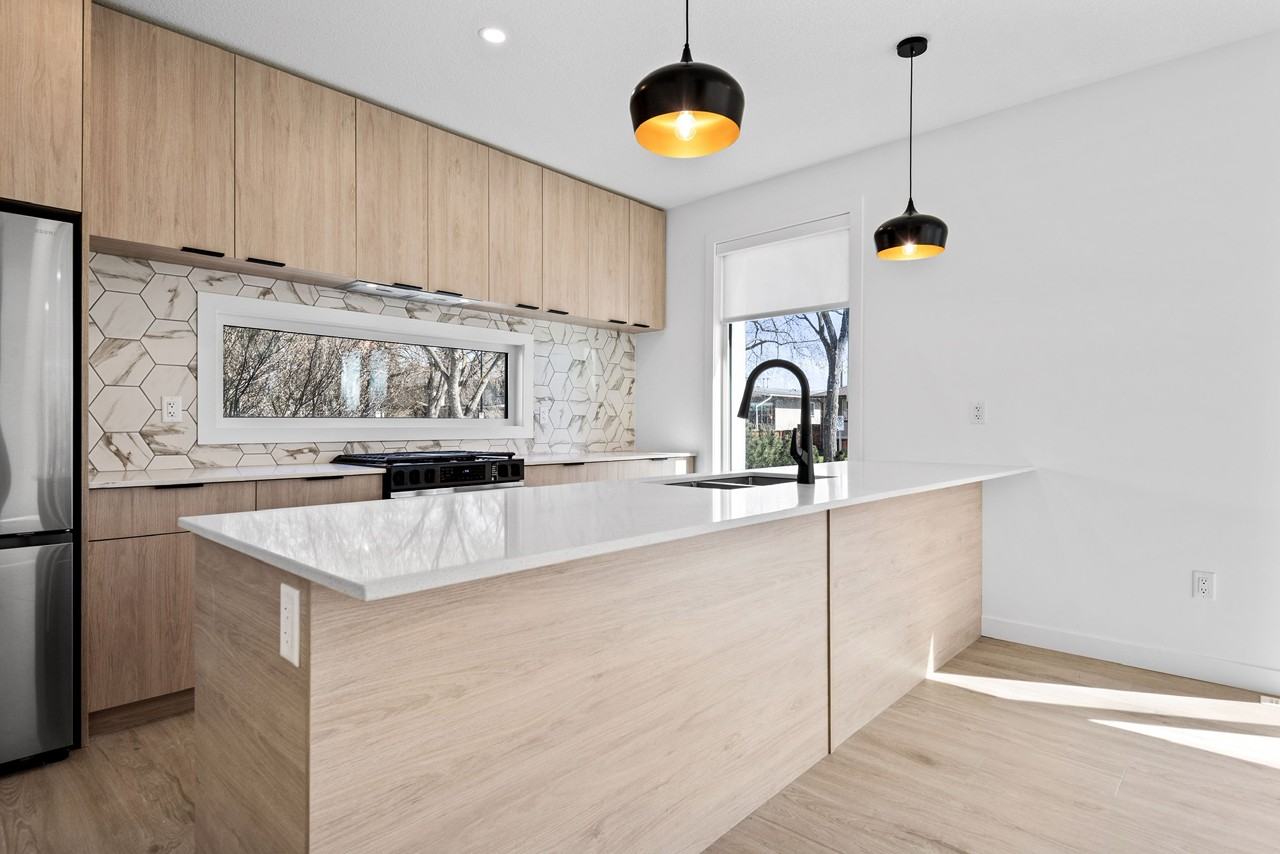 12502 117 Ave NW - Photo 4 of 20