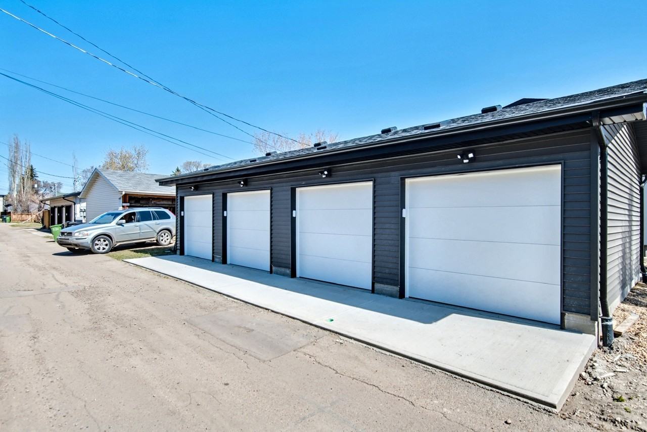 12502 117 Ave NW - Photo 7 of 20