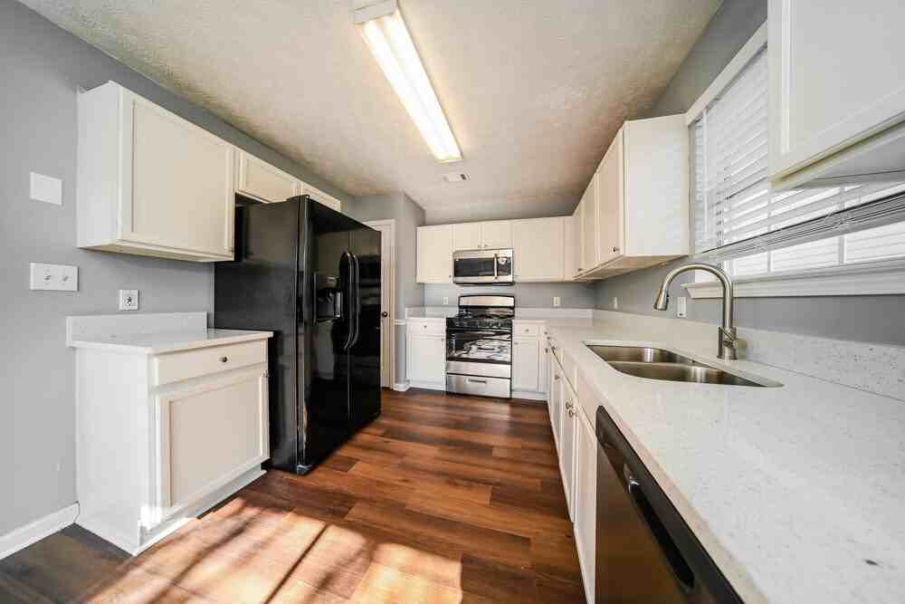 1681 Graystone Dr - Photo 7 of 16