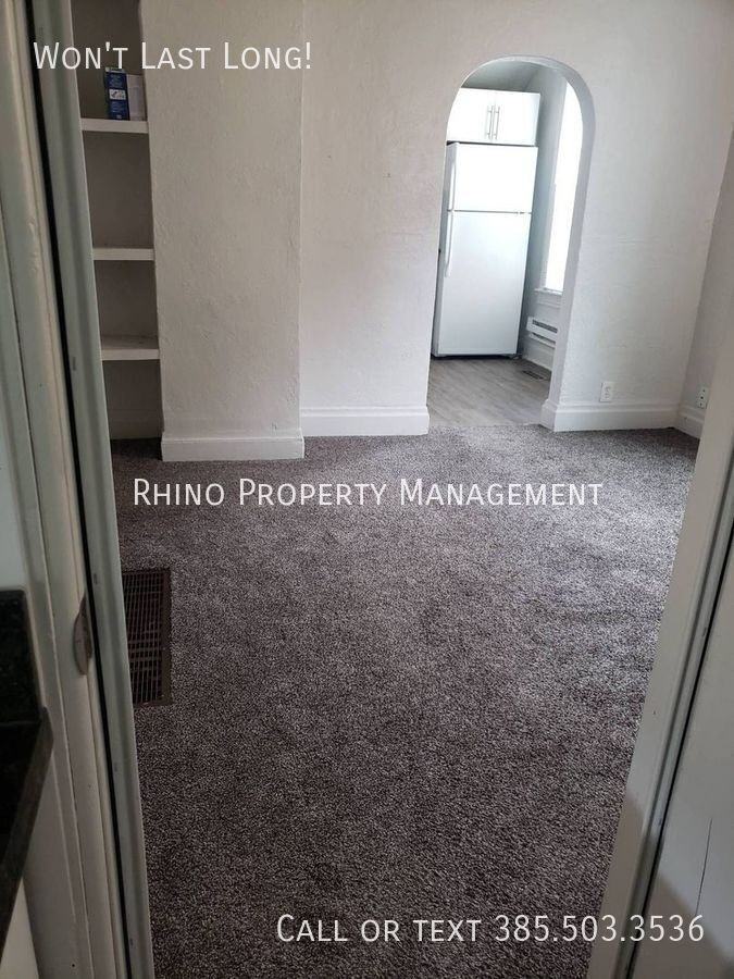 807 20th St #B - Photo 2 of 6