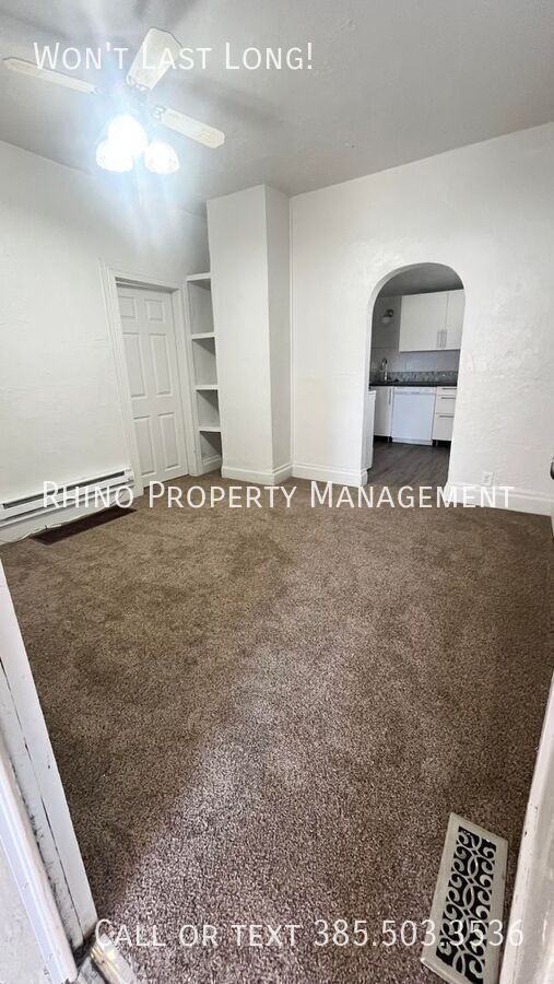 807 20th St #B - Photo 3 of 6