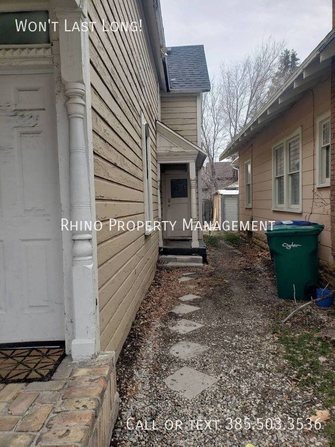 807 20th St #B - Photo 4 of 6