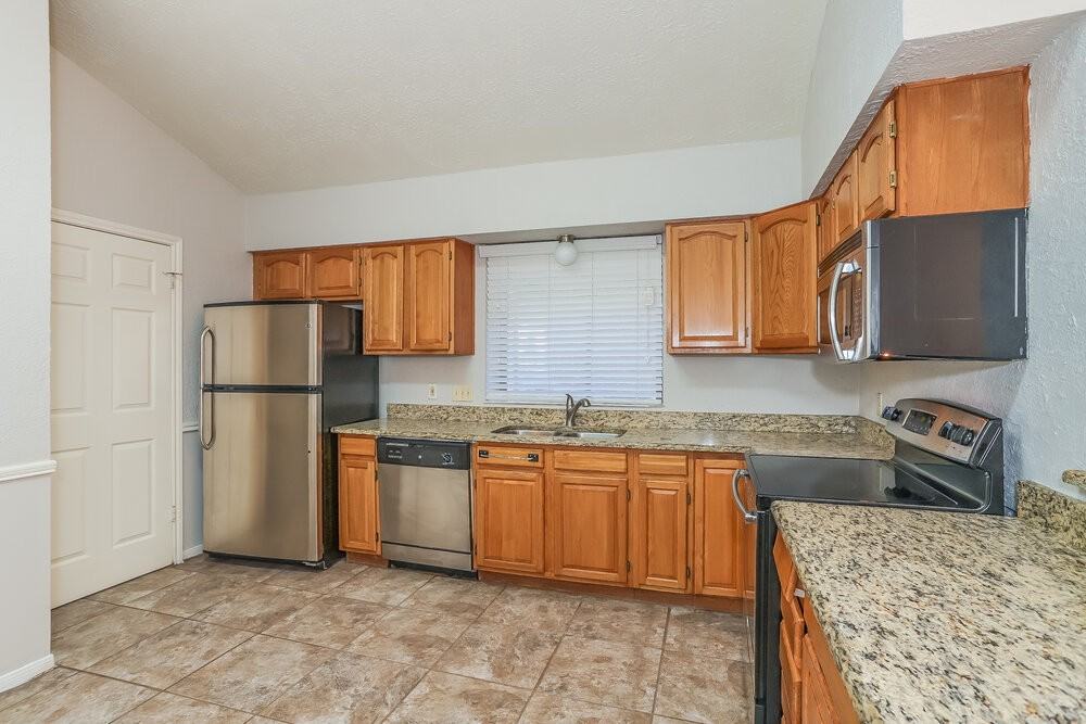 1010 Hickory Post Ct - Photo 7 of 15