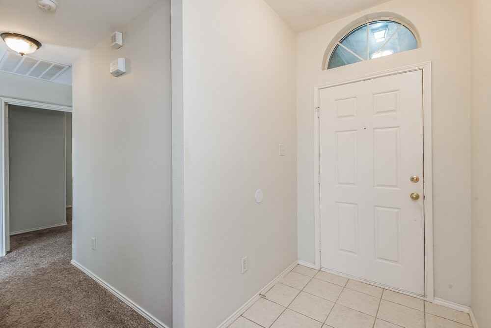 1101 Marcia Ln - Photo 2 of 15