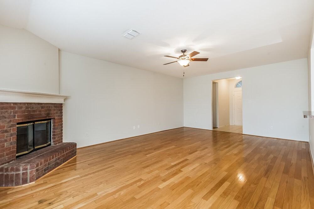 1101 Marcia Ln - Photo 3 of 15