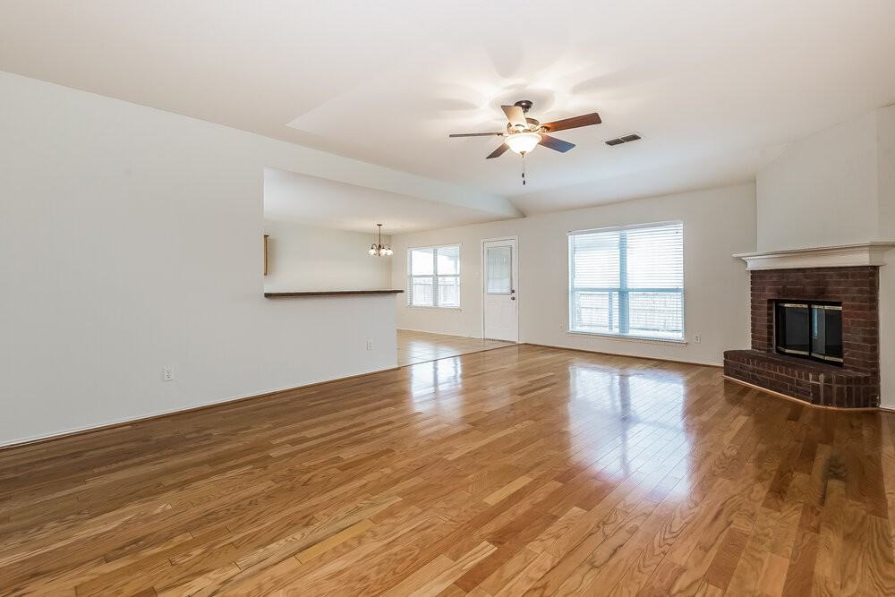 1101 Marcia Ln - Photo 4 of 15