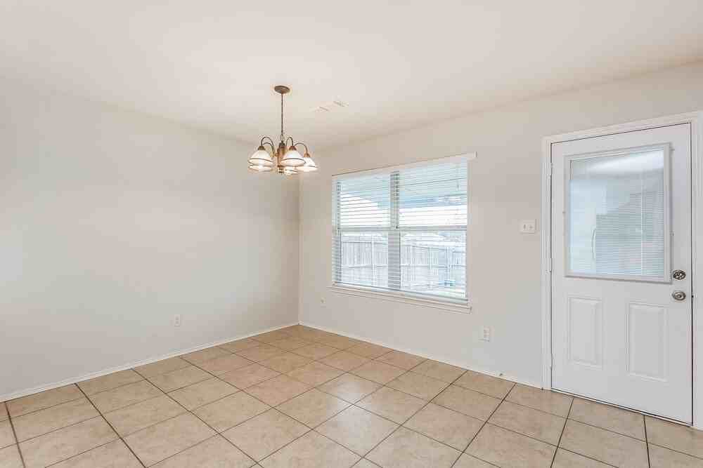 1101 Marcia Ln - Photo 5 of 15