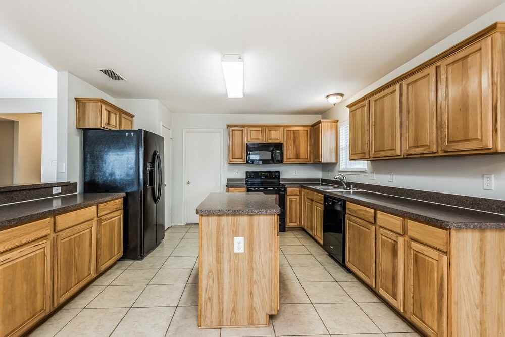 1101 Marcia Ln - Photo 6 of 15