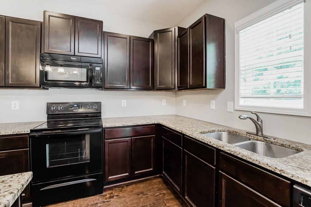 29 Verrazano Pl - Photo 7 of 17