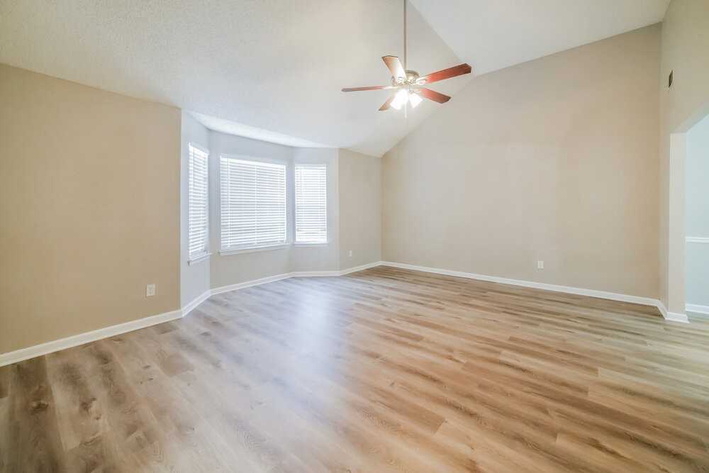 6926 Silver Grass Ct - Photo 6 of 17