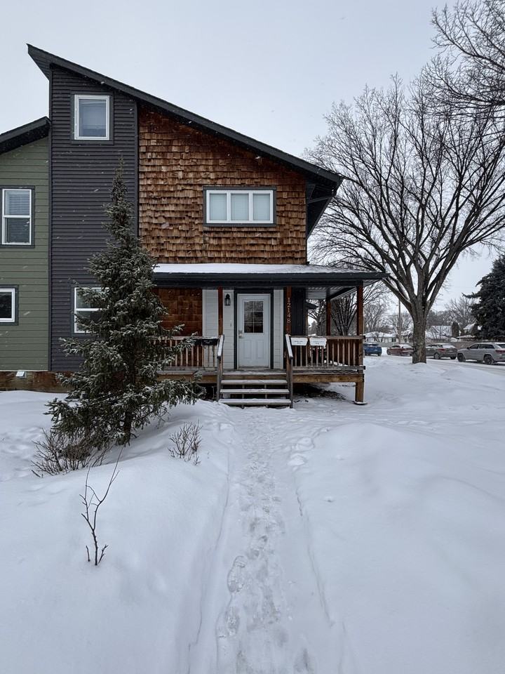 12148 105 Street - Photo 3 of 32