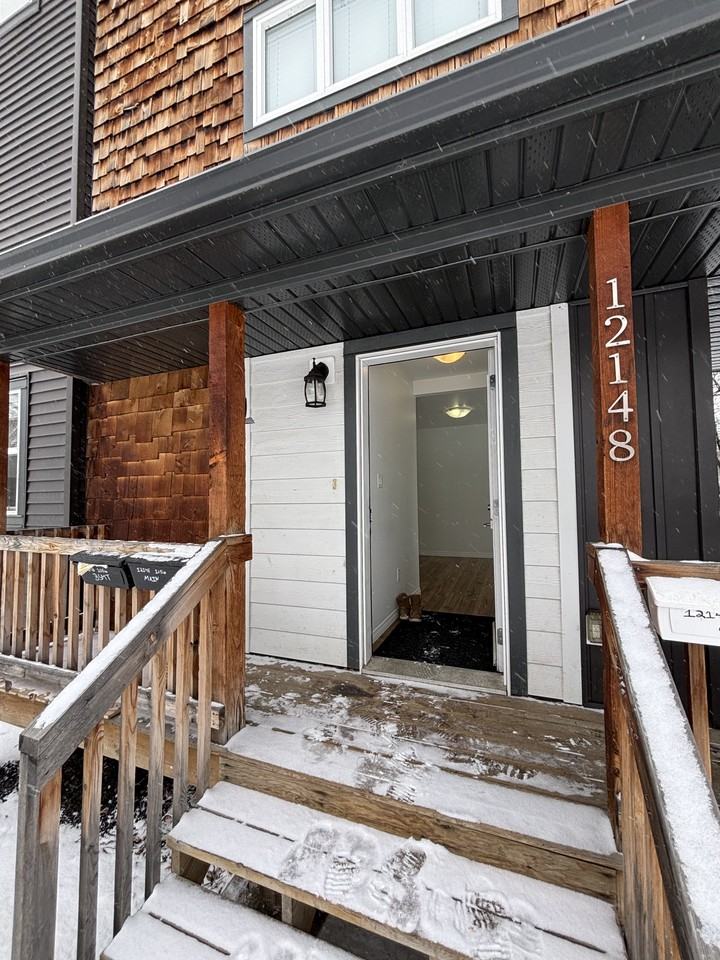 12148 105 Street - Photo 4 of 32