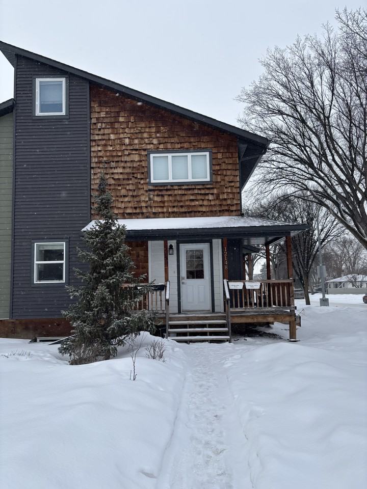 12148 105 Street - Photo 5 of 32