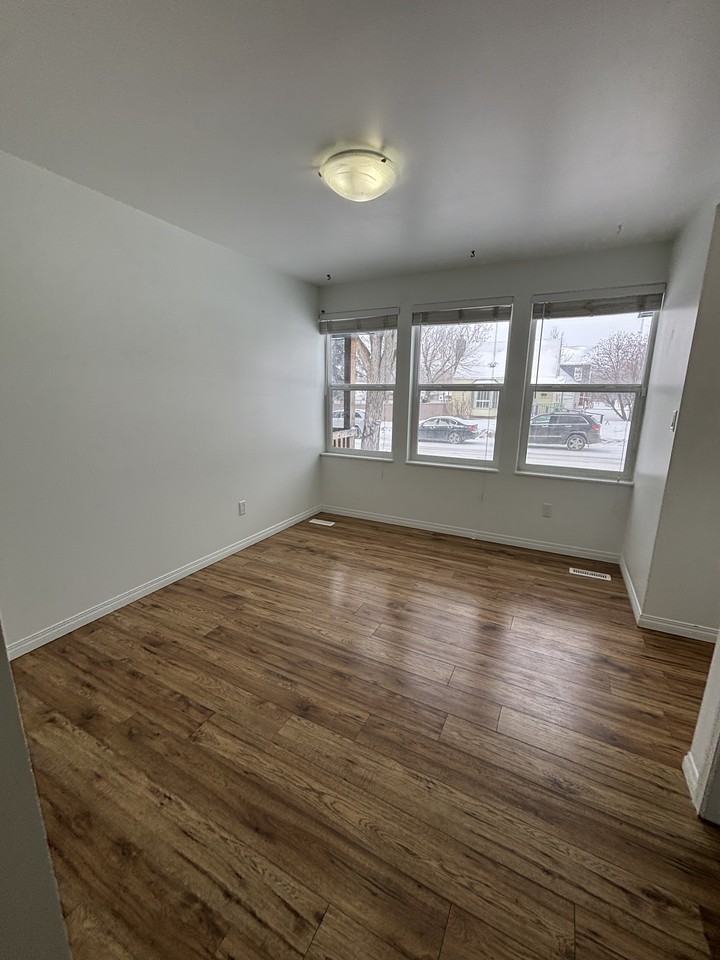 12148 105 Street - Photo 6 of 32