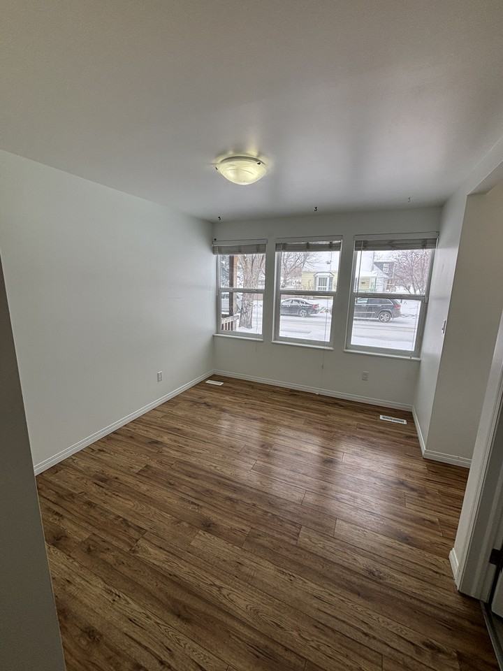 12148 105 Street - Photo 7 of 32