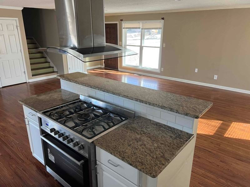 12202 Greenleaf Dr Se - Photo 3 of 15