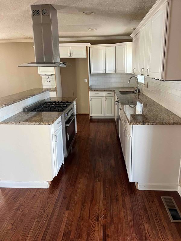 12202 Greenleaf Dr Se - Photo 4 of 15