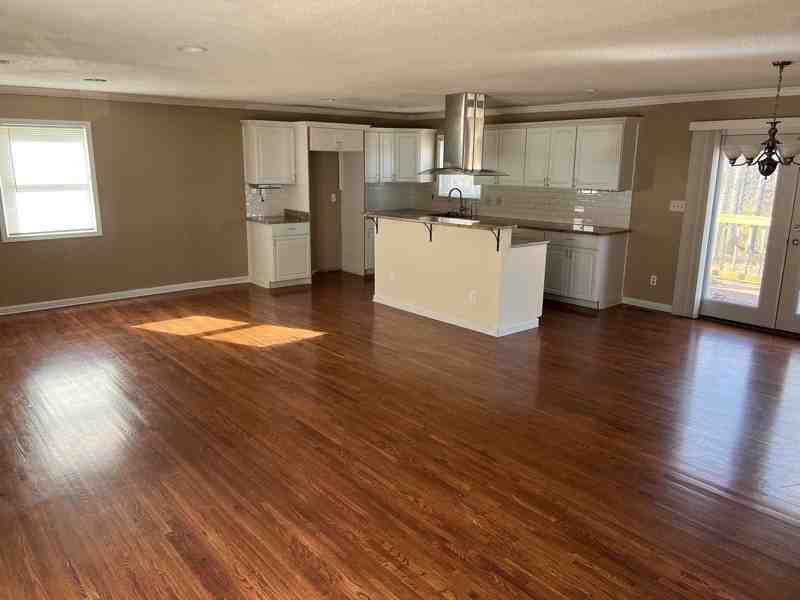 12202 Greenleaf Dr Se - Photo 5 of 15