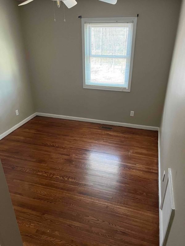 12202 Greenleaf Dr Se - Photo 7 of 15