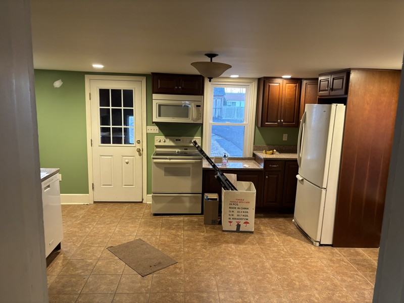 118 S Main St - Photo 2 of 10