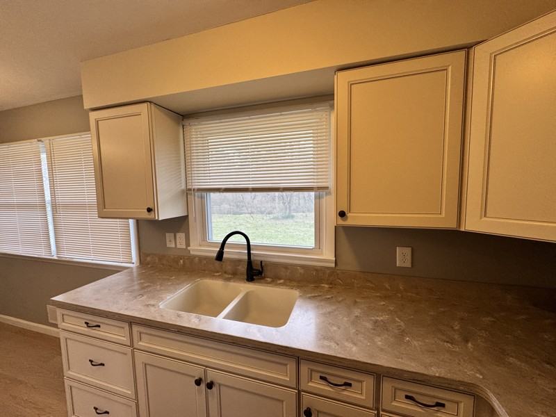 5 Minutes From Uindy - Photo 5 of 9