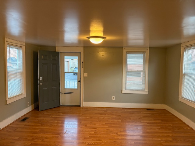 146 1st St - Photo 3 of 11