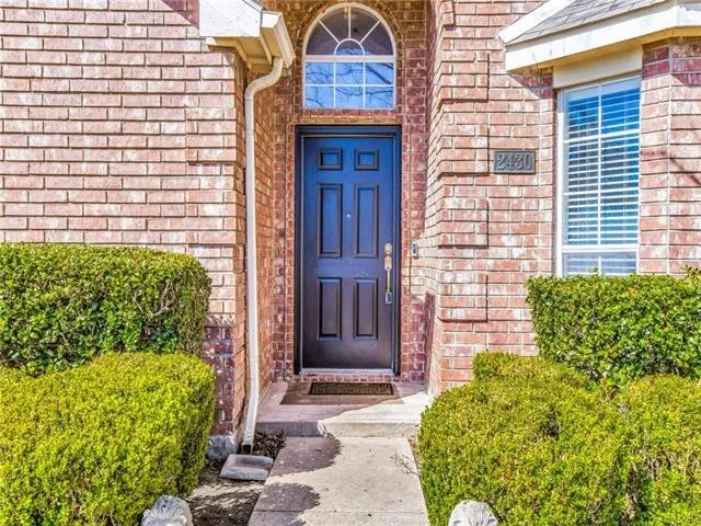 2430 Norwich Dr - Photo 2 of 20