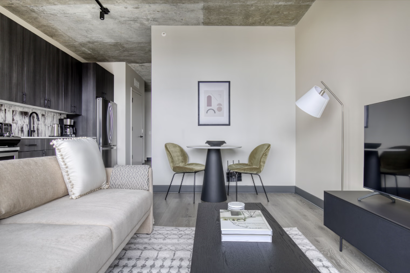 208 N Ada St - Photo 4 of 14