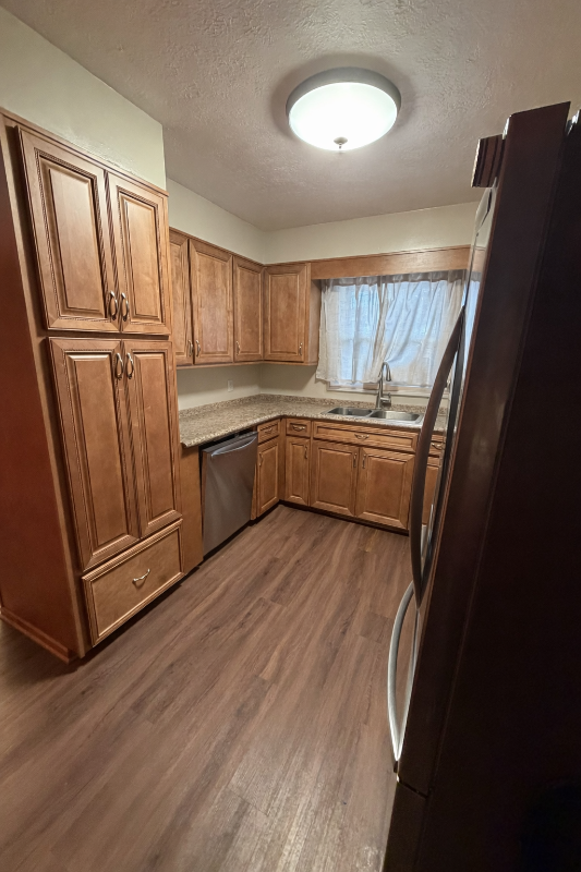 821 Davis Ave - Photo 3 of 6