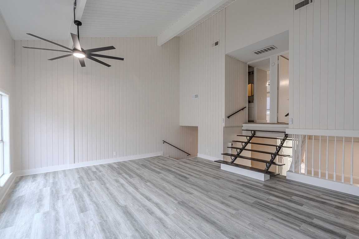 19 Lakeway St - Photo 4 of 39