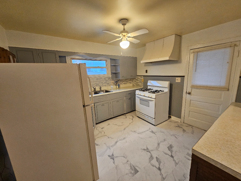 1046 W 1st St #FL1 - Photo 2 of 14