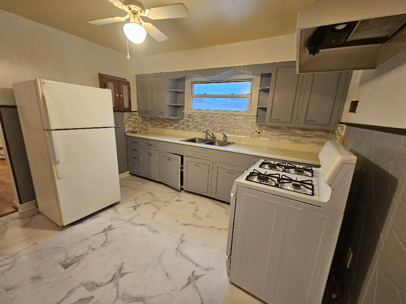 1046 W 1st St #FL1 - Photo 3 of 14