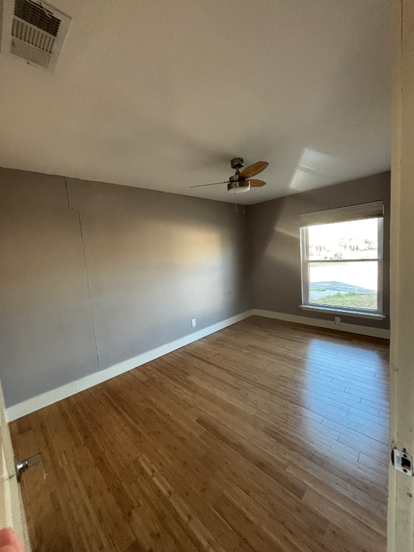 2509 Loyola Ln - Photo 2 of 10