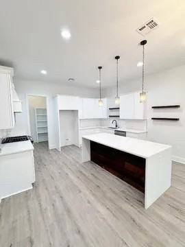 2240 Caroline St - Photo 4 of 20