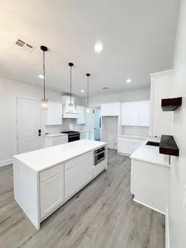 2240 Caroline St - Photo 5 of 20